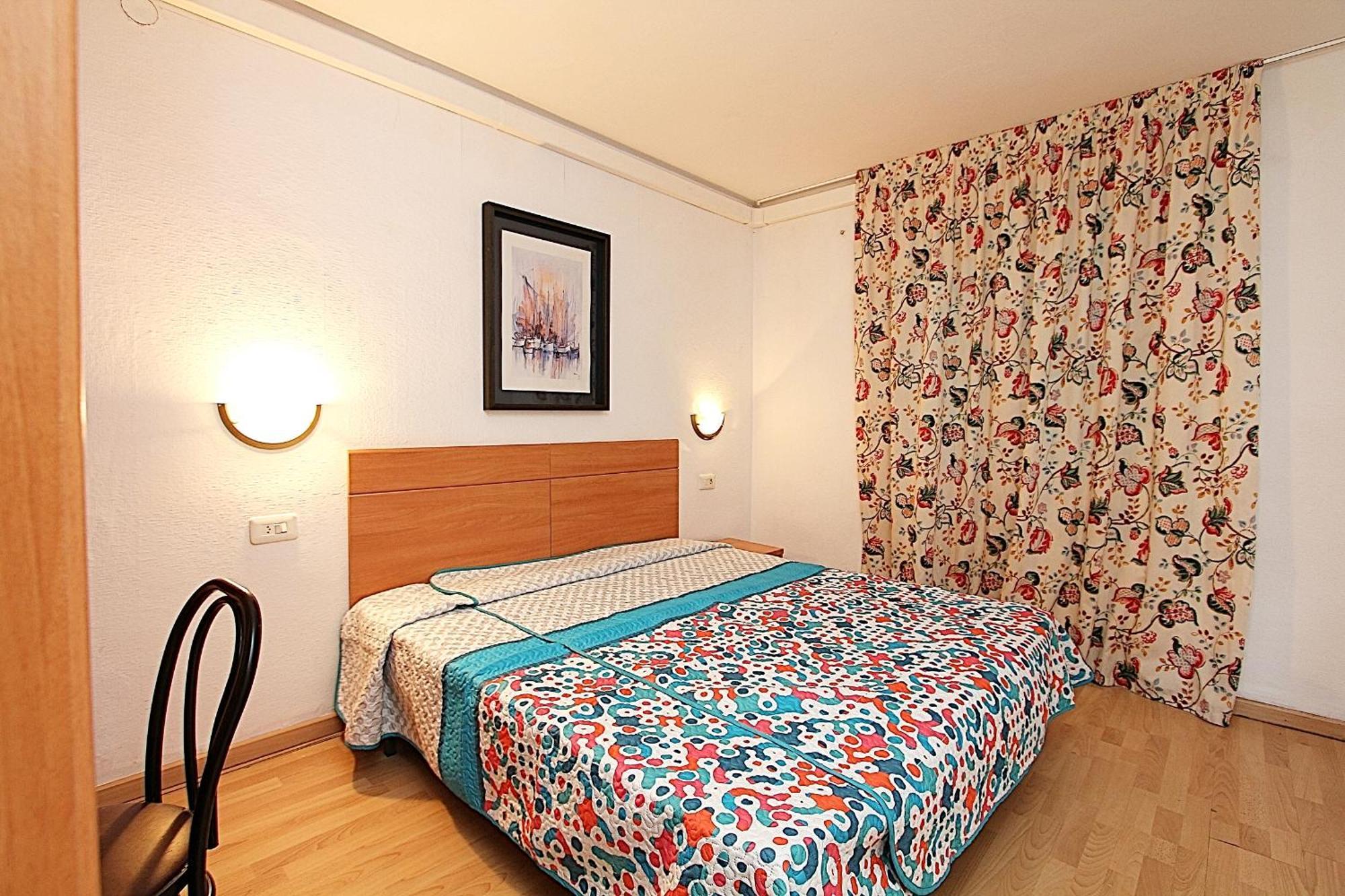 Apartaments Nautic Lloret de Mar Oda fotoğraf